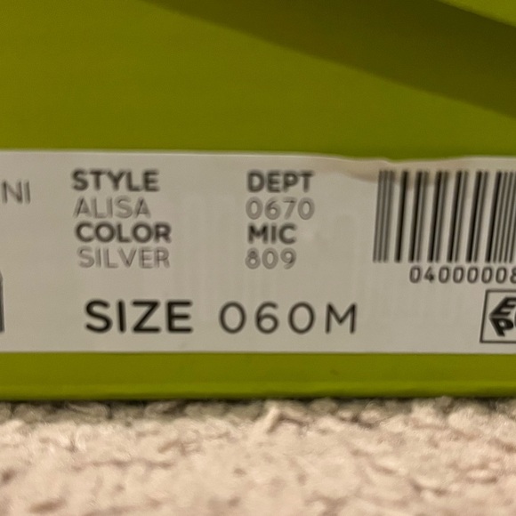 Gianni Bini size 6 silver formal shoes - Picture 11 of 15